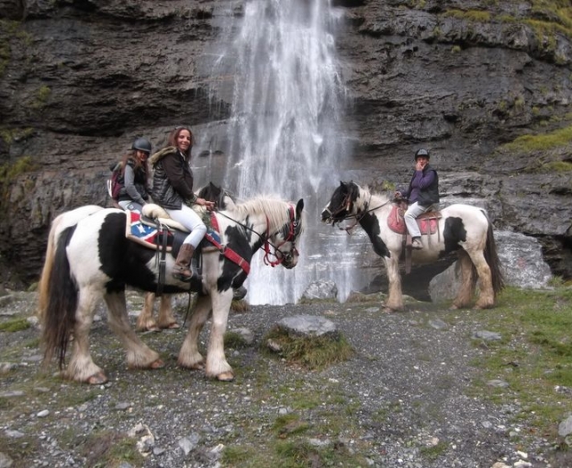 Cascades de la Haute Savoie a cheval